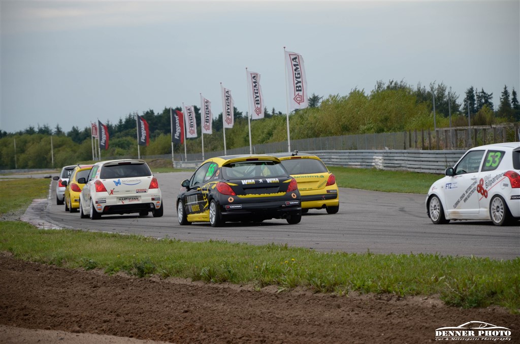 Tæt kamp på 1. omgang mellem bl.a. Nicki. E. Kristensen, Jonas Lynge, Michael Scharstein og Kasper Nybo
(Foto: Denner Photo)